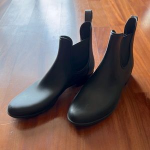 Black Chelsea rain boots